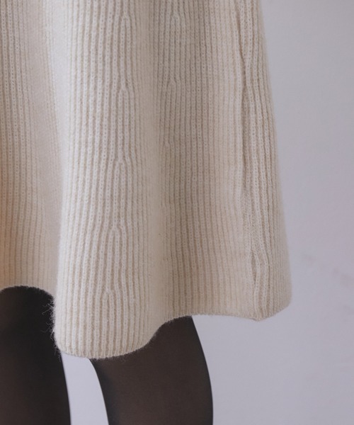 vis-`a-vis（ビサビ）の「【WEB限定】クラシカル肩釦ニットミニ丈ワンピース（ワンピース・レディース・レッド/キナリ/ブラック・M/S）」の10枚目の写真