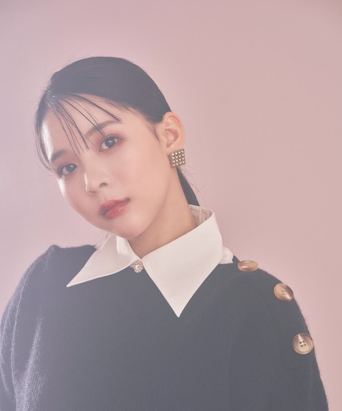 vis-`a-vis（ビサビ）の「【WEB限定】クラシカル肩釦ニットミニ丈ワンピース（ワンピース・レディース・レッド/キナリ/ブラック・M/S）」の4枚目の写真