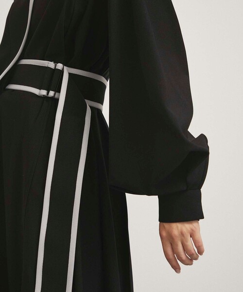 CITY TOKYO（シティトウキョウ）の「パイピング4WAYストレッチドレス（ワンピース・レディース・ベージュ/ブラック・FREE）」の7枚目の写真