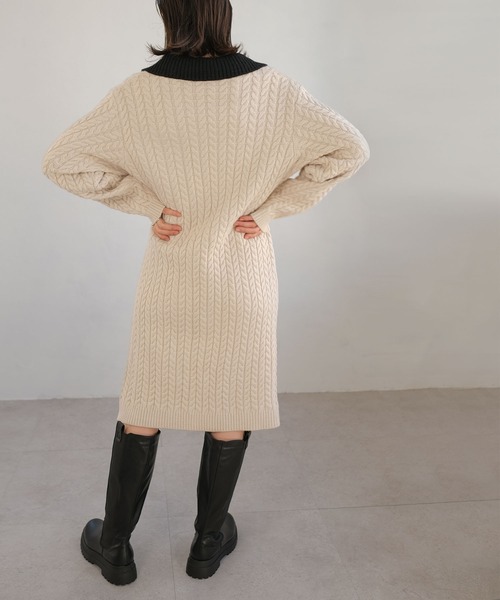 ANDJ(アンドジェイ)の「【ANDJ MADE】ケーブル編みバイカラーポロ襟ニットワンピース(ワンピース・レディース・オフホワイト・M)」の2枚目の写真