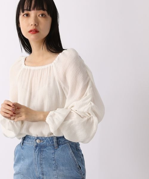 ネストローブ　ブラウス LOWRYS FARM（ローリーズファーム）の「プリーツスクエアブラウスLS