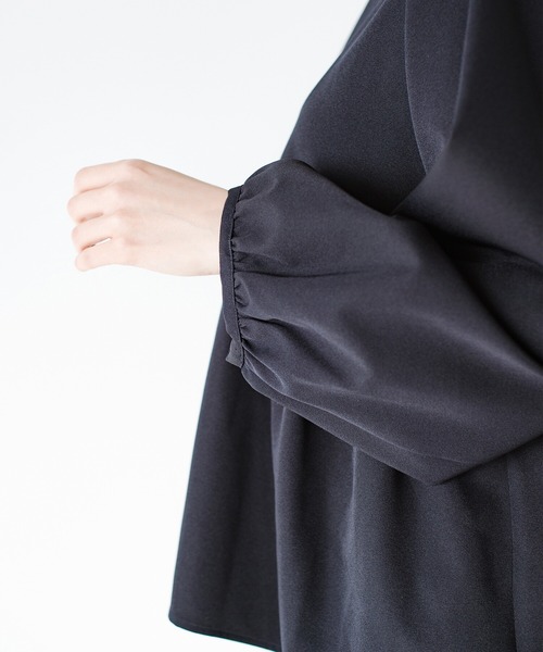 haco!（ハコ）の「これさえあればきちんとシーンも普段遣いもオールマイティー！撥水加工の大人かわいいギャザートップス by que made me（シャツ/ブラウス・レディース・ブラック/ベージュ/ネイビー・SMALL/MEDIUM/LARGE/X-LARGE）」の10枚目の写真