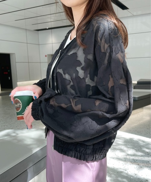 StyleSea(スタイルシー)の「シアーフラワージャガードノーカラーブルゾン(ブルゾン・レディース・ブラック/オフホワイト・MEDIUM)」の4枚目の写真