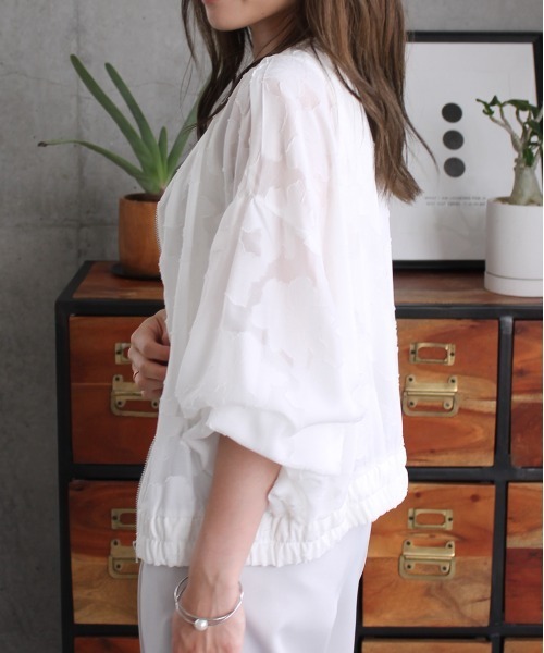 StyleSea(スタイルシー)の「シアーフラワージャガードノーカラーブルゾン(ブルゾン・レディース・ブラック/オフホワイト・MEDIUM)」の22枚目の写真