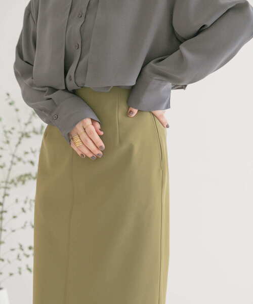 ITEMS URBANRESEARCH（アイテムズ アーバンリサーチ）の「フィブリルレザースカート（スカート・レディース・ブラック/カーキ・FREE）」の14枚目の写真