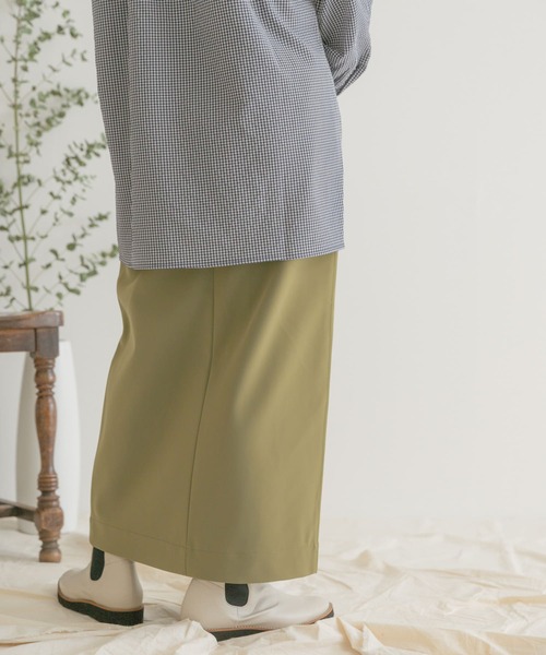 ITEMS URBANRESEARCH（アイテムズ アーバンリサーチ）の「フィブリルレザースカート（スカート・レディース・ブラック/カーキ・FREE）」の20枚目の写真