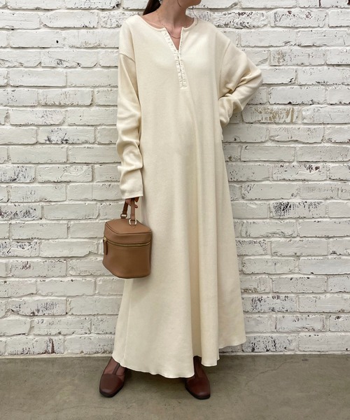 DISCOAT（ディスコート）の「【前後2WAY】リブカットワンピース（ワンピース・レディース・チャコールグレー/ホワイト系その他/グレイッシュベージュ・FREE）」の10枚目の写真