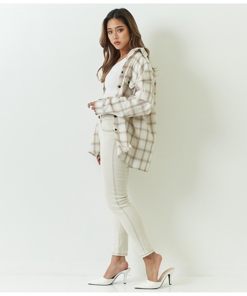 ANAP（アナップ）の「オーバーサイズチェックシャツ（シャツ/ブラウス・レディース・ベージュ/ブラック/アイボリー・FREE）」の2枚目の写真