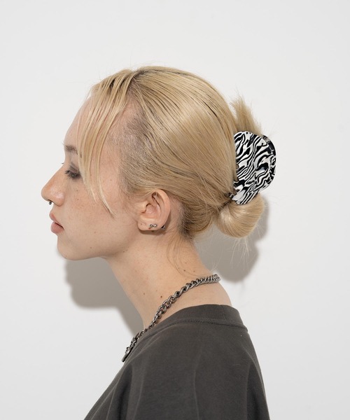 X-girl（エックスガール）の「CLAW CLIP（バレッタ/ヘアクリップ・レディース・ブラック/ベージュ/ブルー・ONE SIZE）」の2枚目の写真