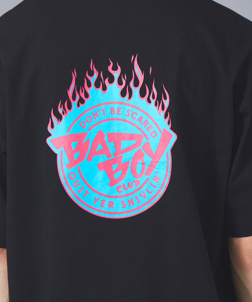 BAD BOY（バッドボーイ）の「【BADBOY / バッドボーイ】BADBOYCLUB ファイヤーパターン ロゴ Tシャツ（Tシャツ/カットソー・メンズ・ホワイト/ライトブルー/ブラック・M/L）」の18枚目の写真