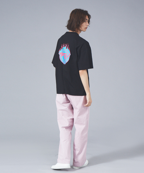 BAD BOY（バッドボーイ）の「【BADBOY / バッドボーイ】BADBOYCLUB ファイヤーパターン ロゴ Tシャツ（Tシャツ/カットソー・メンズ・ホワイト/ライトブルー/ブラック・M/L）」の9枚目の写真