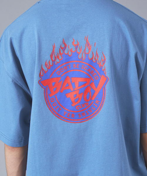 BAD BOY（バッドボーイ）の「【BADBOY / バッドボーイ】BADBOYCLUB ファイヤーパターン ロゴ Tシャツ（Tシャツ/カットソー・メンズ・ホワイト/ライトブルー/ブラック・M/L）」の13枚目の写真