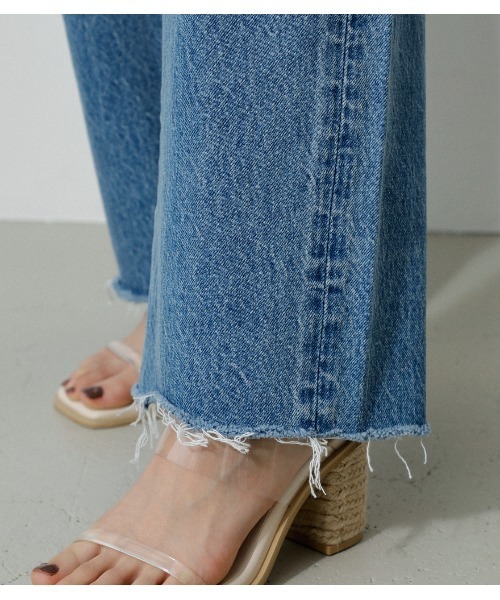 AZUL by moussy(アズールバイマウジー)の「DAMAGED STRAIGHT DENIM/ダメージストレートデニム(デニムパンツ・レディース・ライトブルー・MEDIUM/SMALL)」の11枚目の写真