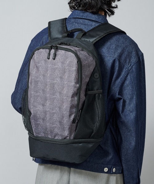 FORECAST(フォーキャスト)の「【FORECAST】アクティブバックパック20L リュックサック デイパック 通勤・通学 旅行 ジム アウトドア キャンプ 15inch以下PC収納可シューズ収納付き 9120(バックパック/リュック・メンズ・ブラック/グレー・FREE)」の3枚目の写真