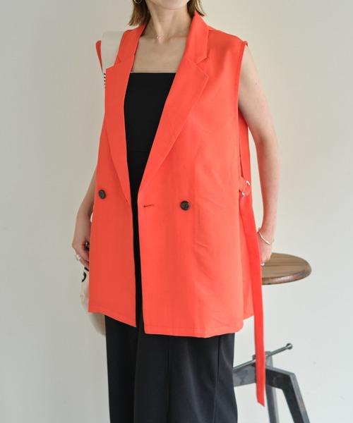 COLONY 2139（コロニートゥーワンスリーナイン）の「新色追加 / リネンライクサイドオープンテーラードベスト / オープンサイドジレ（ベスト・レディース・ブラック/アイボリー/オレンジ・FREE）」の9枚目の写真