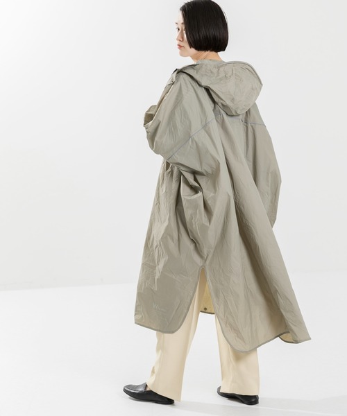URBAN RESEARCH(アーバンリサーチ)の「『WEB限定』w.p.c レインバイシクルスリーブポンチョ(ポンチョ・レディース・ベージュ/ピンク/グリーン・FREE)」の2枚目の写真