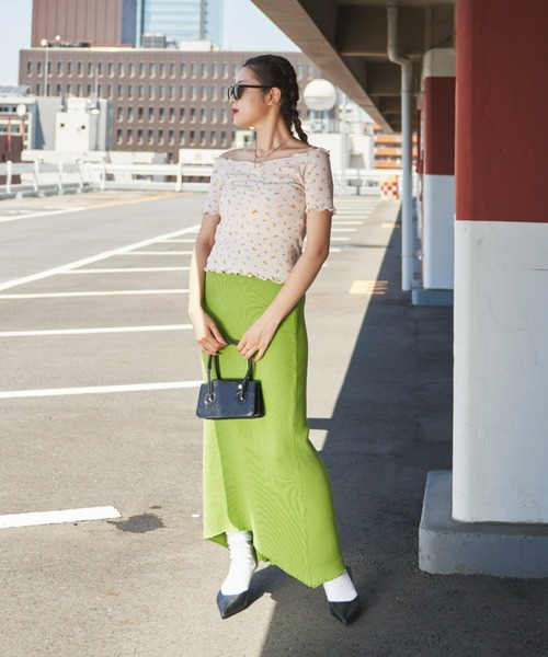 SHAGGIE（シャギー）の「オフショル小花柄メロウトップス（Tシャツ/カットソー・レディース・ホワイト/ピンク・FREE）」の6枚目の写真