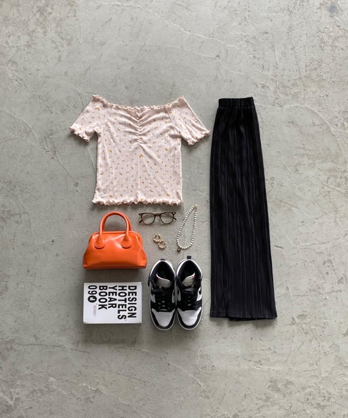 SHAGGIE（シャギー）の「オフショル小花柄メロウトップス（Tシャツ/カットソー・レディース・ホワイト/ピンク・FREE）」の18枚目の写真