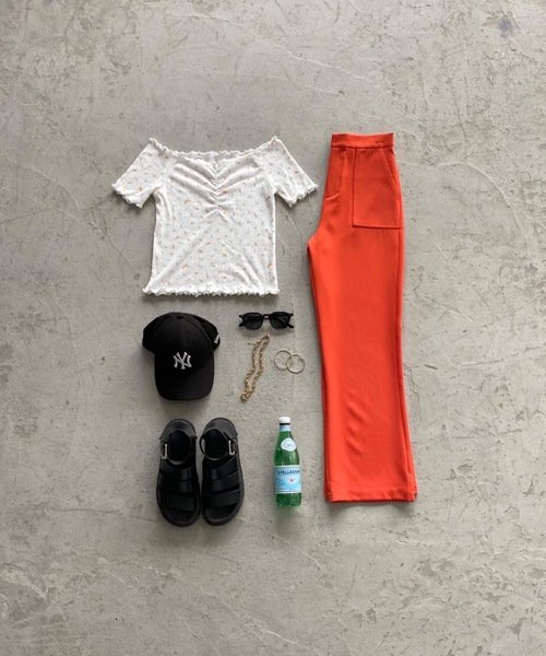 SHAGGIE（シャギー）の「オフショル小花柄メロウトップス（Tシャツ/カットソー・レディース・ホワイト/ピンク・FREE）」の19枚目の写真