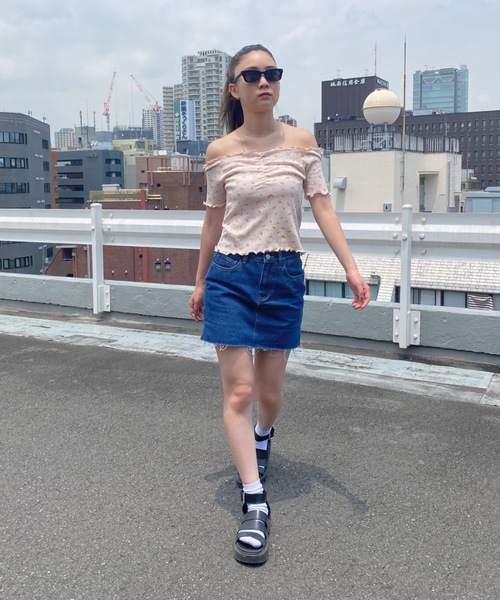 SHAGGIE（シャギー）の「オフショル小花柄メロウトップス（Tシャツ/カットソー・レディース・ホワイト/ピンク・FREE）」の12枚目の写真