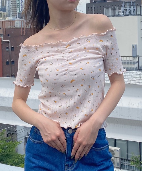 SHAGGIE（シャギー）の「オフショル小花柄メロウトップス（Tシャツ/カットソー・レディース・ホワイト/ピンク・FREE）」の15枚目の写真