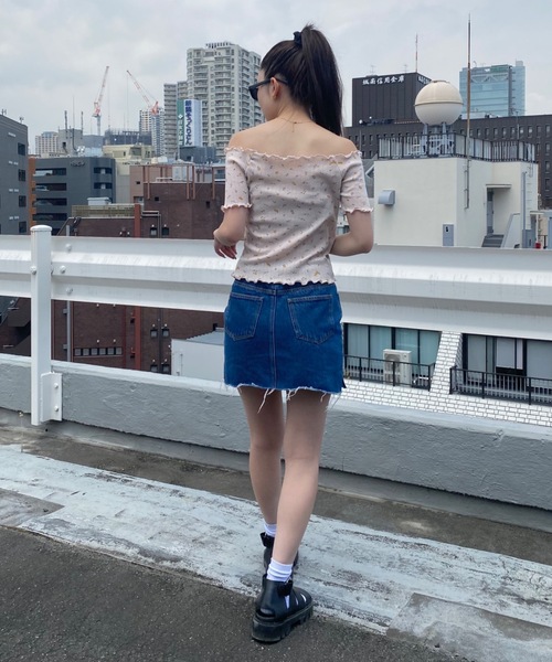 SHAGGIE（シャギー）の「オフショル小花柄メロウトップス（Tシャツ/カットソー・レディース・ホワイト/ピンク・FREE）」の14枚目の写真