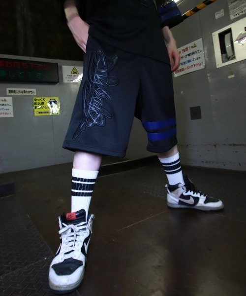 XU（エックスユー）の「【XU×BLANKY JET/ブランキージェット】good bye hiphop MESH SHORTS/メッシュショーツ ハーフパンツ セットアップ 90年代 00年代 オーバーサイズ ホッケーセットアップ（その他パンツ・メンズ・ホワイト/ブラック・L/XL）」の18枚目の写真
