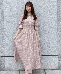 デコルテ開き花柄ワンピース