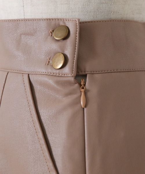 Cheek（チーク）の「レザータイトスカート（スカート・レディース・ブラック/ブラウン/ベージュ・SMALL/MEDIUM）」の13枚目の写真