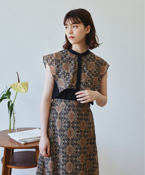 idem（イデム）の「paisley collar blouse/ペイズリーノースリブラウス（シャツ/ブラウス・レディース・ブラック/ブルー・FREE）」の3枚目の写真