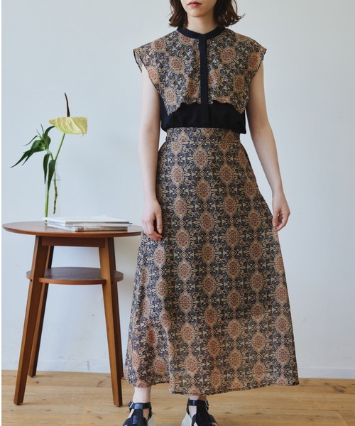 idem（イデム）の「paisley collar blouse/ペイズリーノースリブラウス（シャツ/ブラウス・レディース・ブラック/ブルー・FREE）」の10枚目の写真