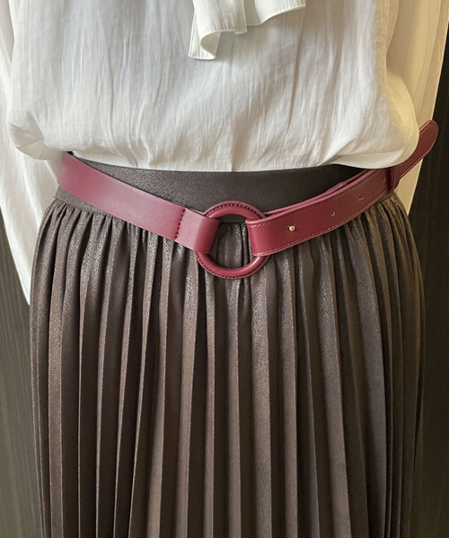 COMME CA ISM(コムサイズム)の「フェイクレザー くるみバックルベルト(ベルト・レディース・ホワイト/ブラック/レッド/グリーン・FREE)」の1枚目の写真