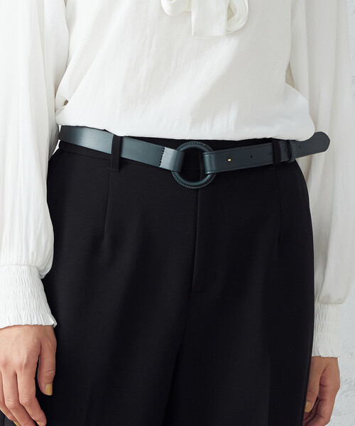 COMME CA ISM(コムサイズム)の「フェイクレザー くるみバックルベルト(ベルト・レディース・ホワイト/ブラック/レッド/グリーン・FREE)」の4枚目の写真