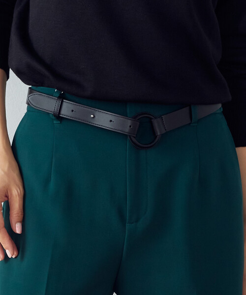 COMME CA ISM(コムサイズム)の「フェイクレザー くるみバックルベルト(ベルト・レディース・ホワイト/ブラック/レッド/グリーン・FREE)」の3枚目の写真