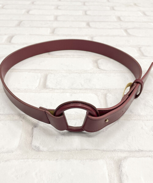 COMME CA ISM(コムサイズム)の「フェイクレザー くるみバックルベルト(ベルト・レディース・ホワイト/ブラック/レッド/グリーン・FREE)」の9枚目の写真