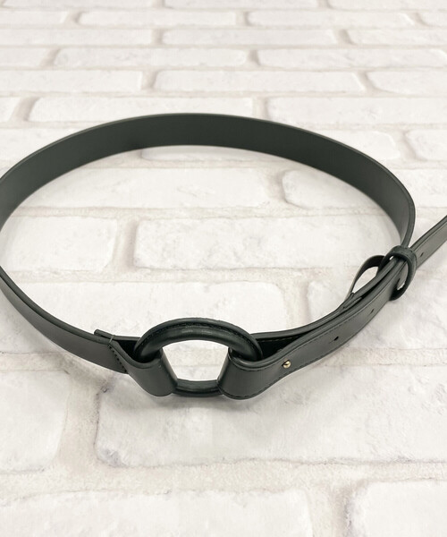 COMME CA ISM(コムサイズム)の「フェイクレザー くるみバックルベルト(ベルト・レディース・ホワイト/ブラック/レッド/グリーン・FREE)」の5枚目の写真