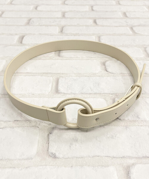 COMME CA ISM(コムサイズム)の「フェイクレザー くるみバックルベルト(ベルト・レディース・ホワイト/ブラック/レッド/グリーン・FREE)」の14枚目の写真