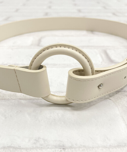 COMME CA ISM(コムサイズム)の「フェイクレザー くるみバックルベルト(ベルト・レディース・ホワイト/ブラック/レッド/グリーン・FREE)」の13枚目の写真