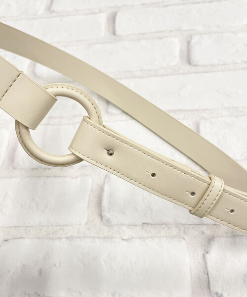 COMME CA ISM(コムサイズム)の「フェイクレザー くるみバックルベルト(ベルト・レディース・ホワイト/ブラック/レッド/グリーン・FREE)」の16枚目の写真