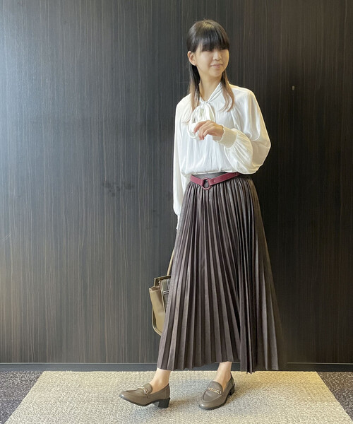 COMME CA ISM(コムサイズム)の「フェイクレザー くるみバックルベルト(ベルト・レディース・ホワイト/ブラック/レッド/グリーン・FREE)」の6枚目の写真