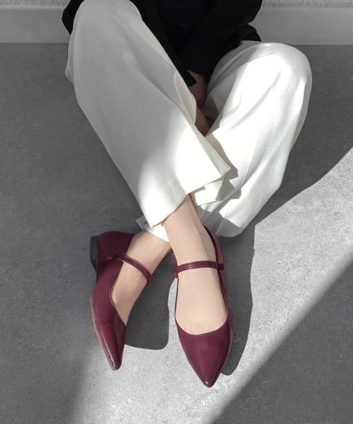 MAMIAN(マミアン)の「ポインテッドトゥ メリージェーンシューズ(パンプス・レディース・ブラック/ダークブラウン/グレイッシュベージュ/ブラック系その他/ブラック系その他2/ブラック系その他3/ダークパープル・22.5cm/23.0cm/23.5cm/24.0cm/24.5cm/25.0cm)」の1枚目の写真