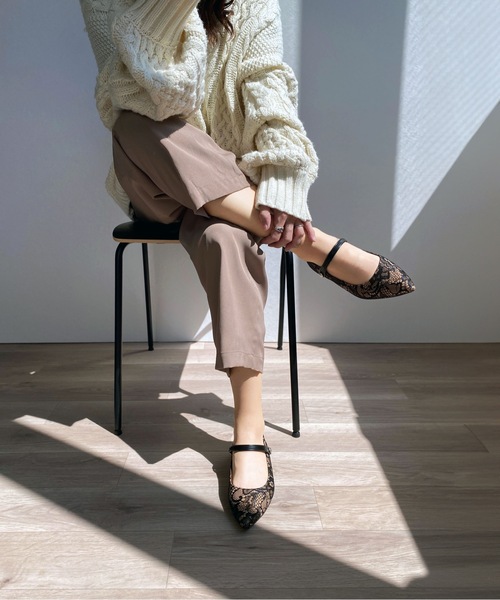 MAMIAN(マミアン)の「ポインテッドトゥ メリージェーンシューズ(パンプス・レディース・ブラック/ダークブラウン/グレイッシュベージュ/ブラック系その他/ブラック系その他2/ブラック系その他3/ダークパープル・22.5cm/23.0cm/23.5cm/24.0cm/24.5cm/25.0cm)」の9枚目の写真