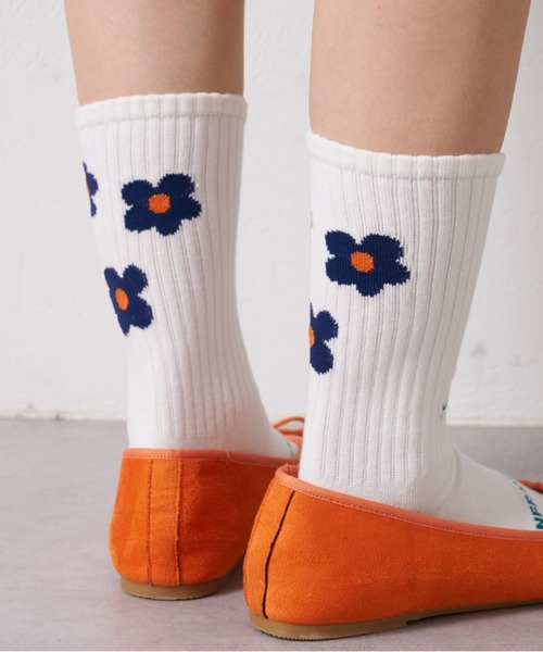 CIAOPANIC TYPY(チャオパニックティピー)の「【靴下屋×TYPY】フラワーロゴクルーソックス(ソックス/靴下・レディース・オフホワイト/サックスブルー・ONE SIZE)」の13枚目の写真