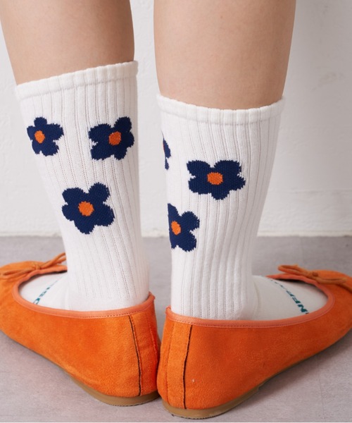 CIAOPANIC TYPY(チャオパニックティピー)の「【靴下屋×TYPY】フラワーロゴクルーソックス(ソックス/靴下・レディース・オフホワイト/サックスブルー・ONE SIZE)」の15枚目の写真