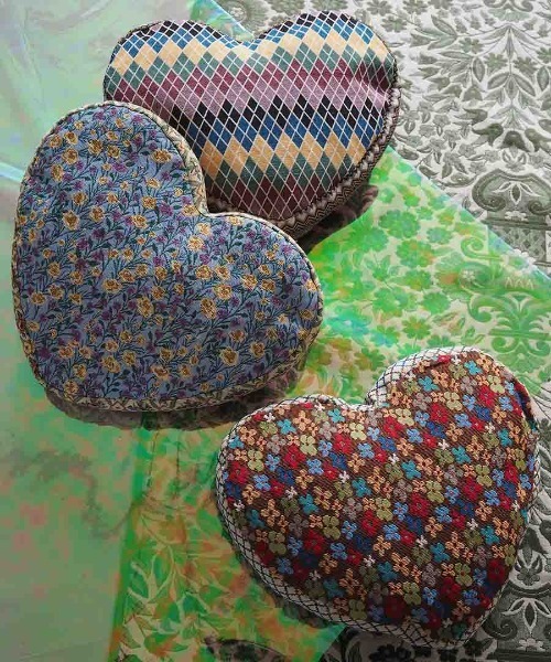 Casselini（キャセリーニ）の「Casselini HOME(キャセリーニ ホーム)ハートダイカットクッション（クッション/クッションカバー・レディース・ブラウン/イエロー/グリーン・FREE）」の3枚目の写真