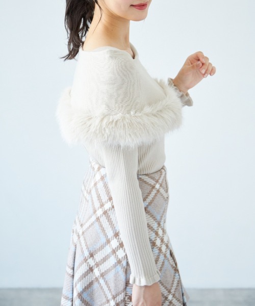 ファー付きケープライク袖口フリルリブニットプルオーバー（ニット/セーター）｜tocco closet（トッコ クローゼット）