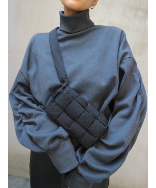 TRUNC（トランクエイティーエイト）の「Shirring Sleeve Cropped turtle Tops（スウェット・レディース・グレー/チャコールグレー/パープル・FREE）」の4枚目の写真