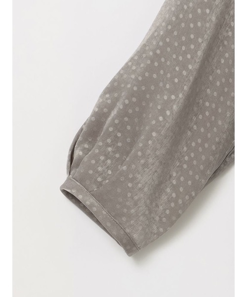 Perfect Suit FActory（パーフェクトスーツファクトリー）の「ドット　リボンタイブラウス　クリーム/グレー/ブラウン（シャツ/ブラウス・レディース・グレー/ブラウン/クリーム・S/M/L）」の17枚目の写真