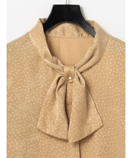 Perfect Suit FActory（パーフェクトスーツファクトリー）の「ドット　リボンタイブラウス　クリーム/グレー/ブラウン（シャツ/ブラウス・レディース・グレー/ブラウン/クリーム・S/M/L）」の6枚目の写真