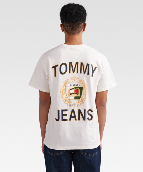 tommy jeans(トミー ジーンズ)の「【オンライン限定】エンブレムバックロゴTシャツ(Tシャツ/カットソー・メンズ・ホワイト/ブラック・SMALL/MEDIUM/LARGE/X-LARGE/XX-LARGE)」の5枚目の写真